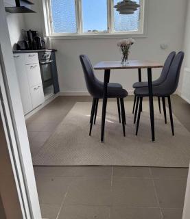 Lys lejlighed med køkken og gratis parkering - 8