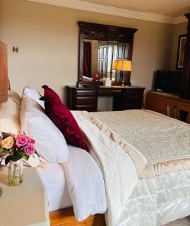 Hillcrest farmhouse Bed & Breakfast - 8