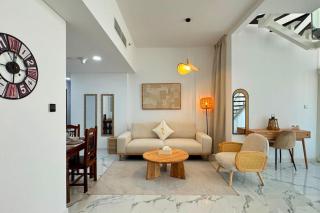 2BR Palm Grove Haven - Chic Luxe Oasis Escape - 3