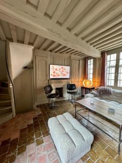Suite 26 - 9