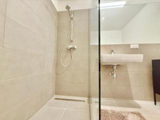 Brand New Modern Apartment - 6