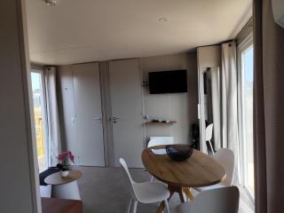 mobil home Num 5 , se situant dans un parc de résidence de loisir proche de la mer - 7