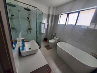 Royal Oak Lavington - 5