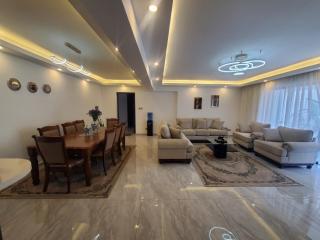 Royal Oak Lavington - 2