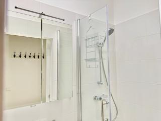 Modern Renovated Apartment near Center - 6