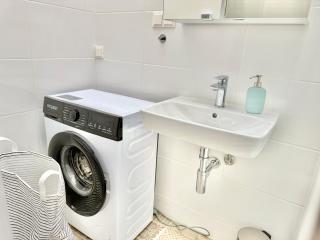 Modern Renovated Apartment near Center - 7