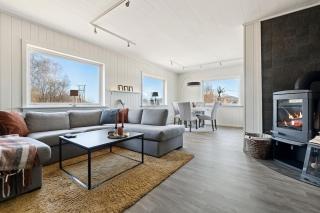 Large house, view of the sea, Engeløya - 0