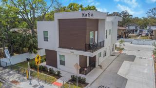 Ultimate Tampa Stay Dual Units 6BR Sleeps 17 - 8