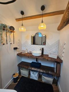 charmante maison en pierre avec parking et terasse - 8