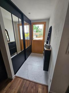 charmante maison en pierre avec parking et terasse - 2