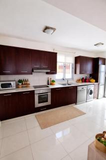 Modern villa, 4 bedrooms, private pool, close to Coral bay strip - Peyia - 4