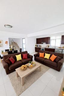 Modern villa, 4 bedrooms, private pool, close to Coral bay strip - Peyia - 7