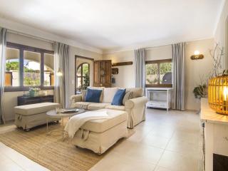 Casa Azul Stylish beach house for 4 adults and 1 child in Cala Llombards - 9