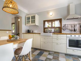 Casa Azul Stylish beach house for 4 adults and 1 child in Cala Llombards - 6