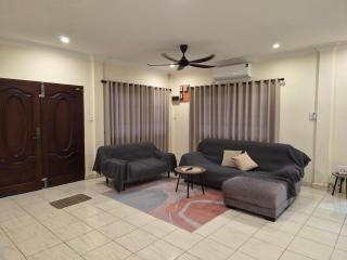 Bliss Homestay Miri - 3 Bedroom Double Storey Corner House with Netflix, Wi-Fi & hot water - 7