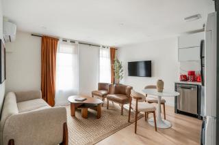 22-3B Sleek Modern 1BR Gramercy - 0