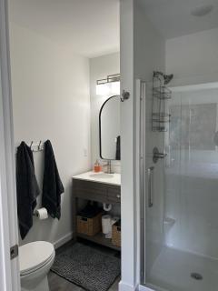 Trailside Cottage Spacious 2BR Near Greenfront - 4
