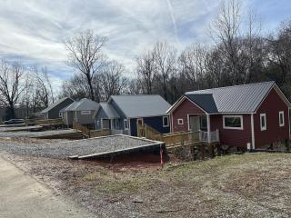 Trailside Cottage Spacious 2BR Near Greenfront - 1