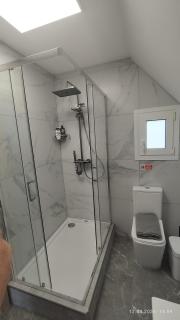 Sunny House Loutraki - is a cozy loft studio with stunning views of the bay and mountains on the top floor with a separate entrance via an external staircase - 7