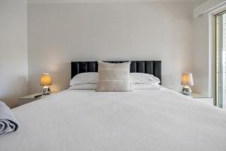 Cairns Waterfront Condo - 5 minutes from airport - 7