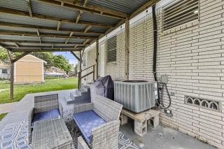 Relaxing Island Stay, Pet-Friendly and Minutes to Beach and Fun - 7