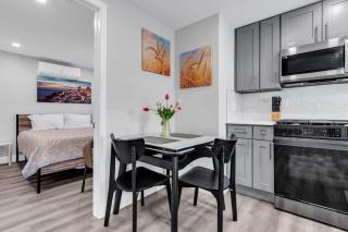 2BR, Steps to the Beach, Free Parking - 4