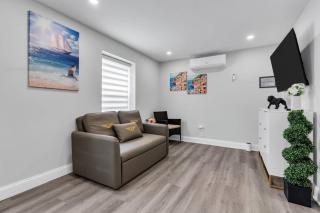 2BR, Steps to the Beach, Free Parking - 1