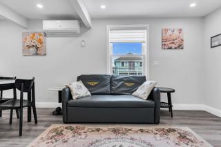 Charming Seaside Escape 2BR Parking Beach - 2