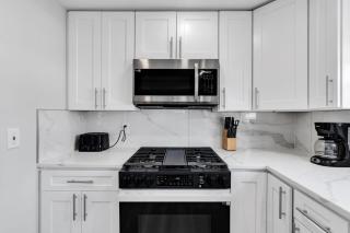 Charming Seaside Escape 2BR Parking Beach - 1