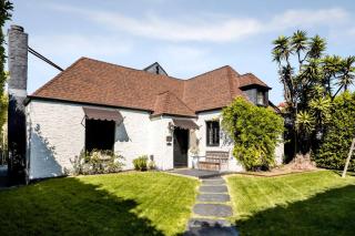 Beverly Grove Tudor Family Home - 6