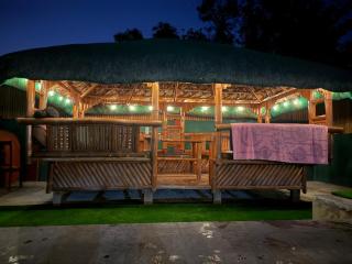 The Valdez Hideaway and pool house - 9