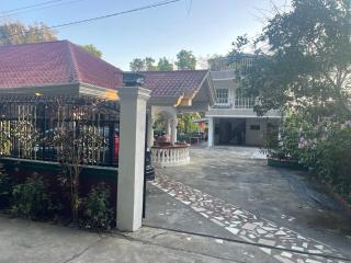 The Valdez Hideaway and pool house - 1