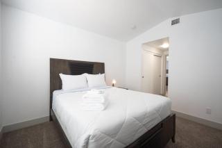 Modern Home 3BR all with ensuite bath 15 mins to STRIP - 9