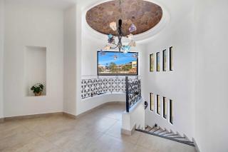 Marbella Lane PrimeVilla n Modern Home Comfort - 1