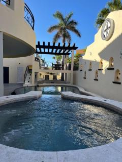 Grand Villa Famlee - multi-family rental sleeps 16 - 4