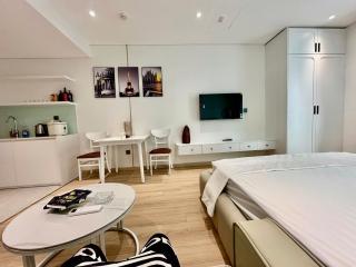 The Holiday 2612A - 8