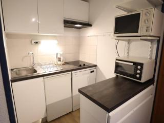 Appartement cosy 2 étoiles avec balcon et piscine – Idéal pour 4/5 pers. proche station de ski - FR-1-342-250 - 7