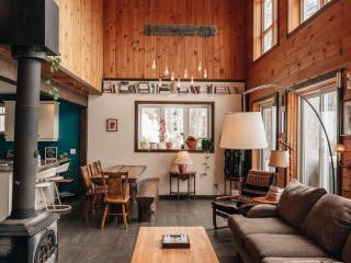 La Maison Magique- Private Hot Tub & Lake Access - 6