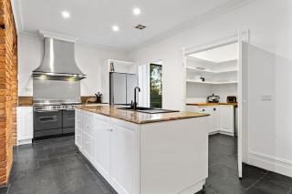 Tranquil Estate - Pool, Hot Tub & Gardens - 9