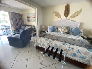Oceanview large studio, pool, walk to Mullet Bay, Cupecoy Beach, walk to dining, free parking - 2