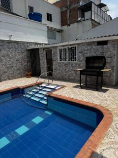 Casa con piscina privada y parking - 9