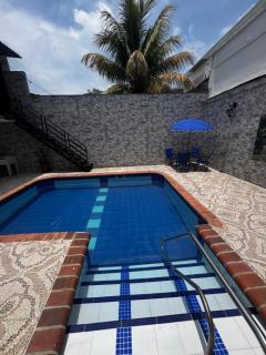 Casa con piscina privada y parking - 1