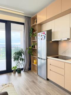 Designer Apt with Panoramic View & Free Parking - 8