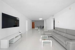 Upgraded Minimalistic Corner Oceanview Beach home - 8