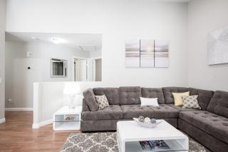 Modern, Cozy 3BR 2BA House 15 min from Strip - 0