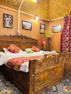 Shangrilla houseboat - 4