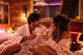 Le Chalet romantique, SPA XXL, 5 min centre ville, Écran cinéma, Lit king size, cascade d'eau - 2