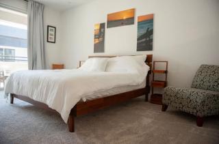 Modern 2BR Townhouse Near Water St & Vegas - 3
