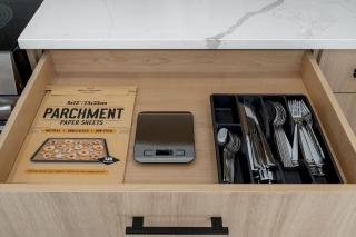 Bright Modern Home - 8