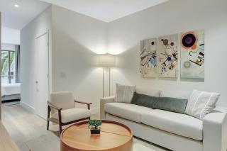 Modern Studio with Balcony Near Brickell & Downtown - 4
